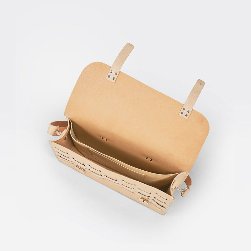 De Näver Rugzak/schoudertas van Eduards accessoriesis een multifunctionele unisex laptoptas, die met behulp van de afneembare riemen eenvoudig van een schoudertas naar een rugzak kan worden getransformeerd.