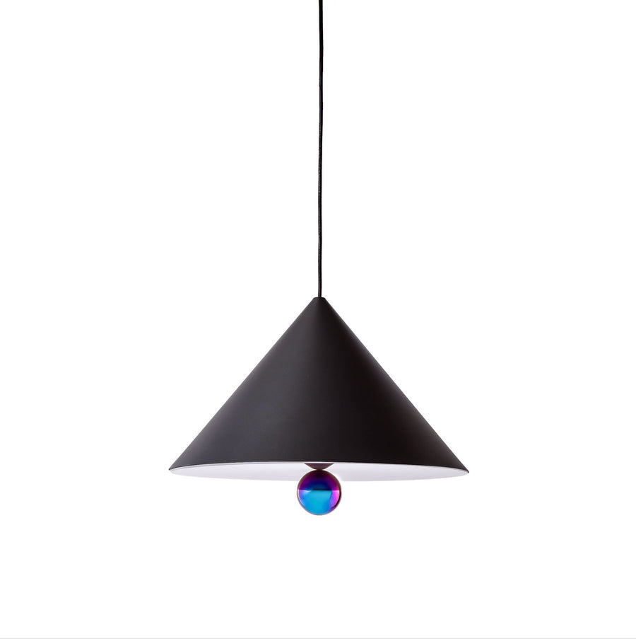 De Cherry lamp van Petite Friture is een eyecatcher!