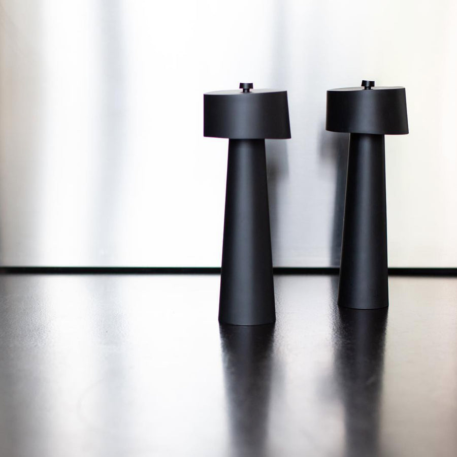 Deze pepermolen is van de hand van Maarten Baas voor het Belgische designlabel Valerie Objects.