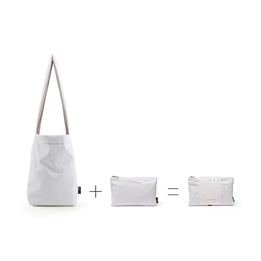 Iedere Tinne+Mia Feel Good Bag heeft een eigen unieke quote. De tas is gemaakt van vegan leather en is verpakt in een bijpassende etui.