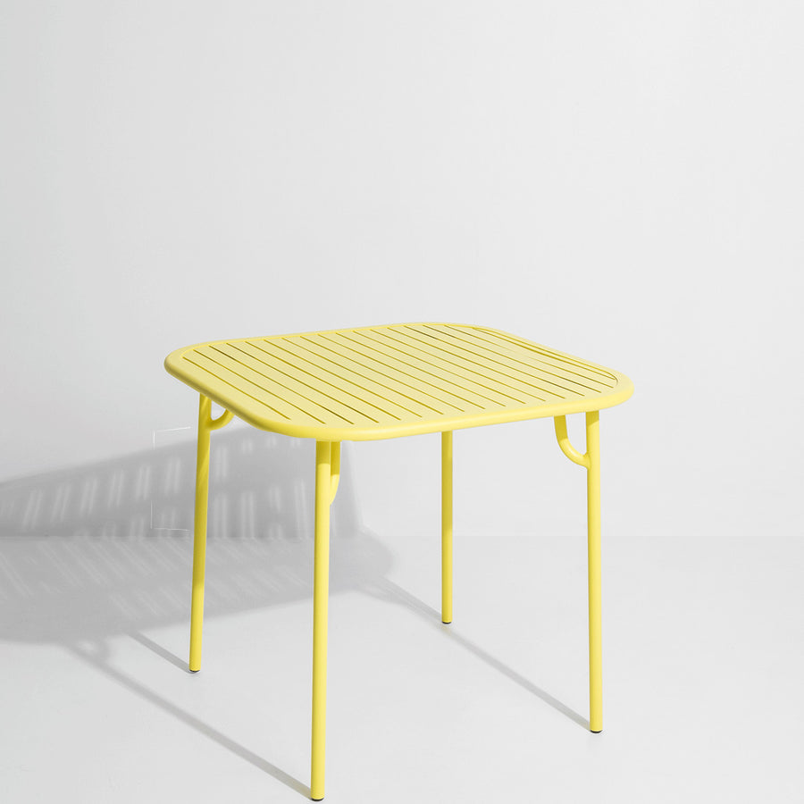 De WEEK-END collectie van het jonge designmerk Petite Friture omvat een volledig gamma aan buitenmeubelen. Elegant, toegankelijk én praktisch. Combineer deze tafel met de armchairs van Petite Friture en creëer een sfeervol terras!