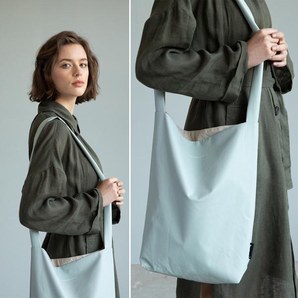 Iedere Tinne+Mia Feel Good Bag heeft een eigen unieke quote. De tas is gemaakt van vegan leather en is verpakt in een bijpassende etui.
