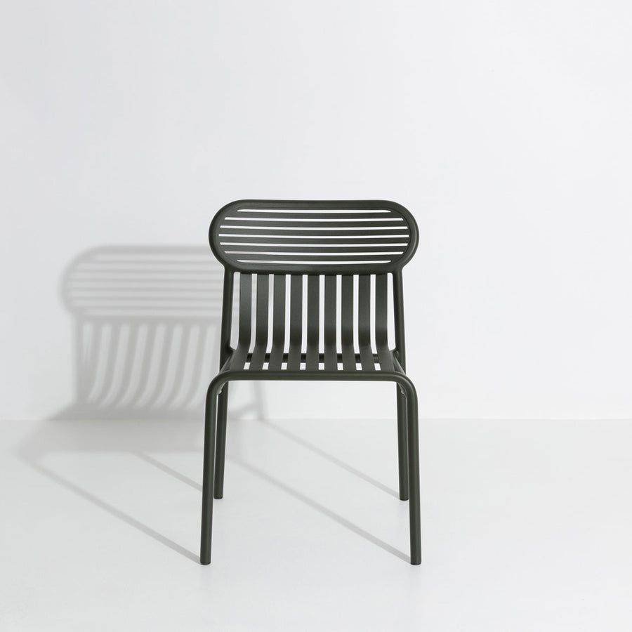 De WEEK-END collectie van het jonge designmerk Petite Friture omvat een volledig gamma aan buitenmeubelen. Elegant, toegankelijk én praktisch. Gebruik deze stapelbare stoelen als eyecatcher op jouw terras!